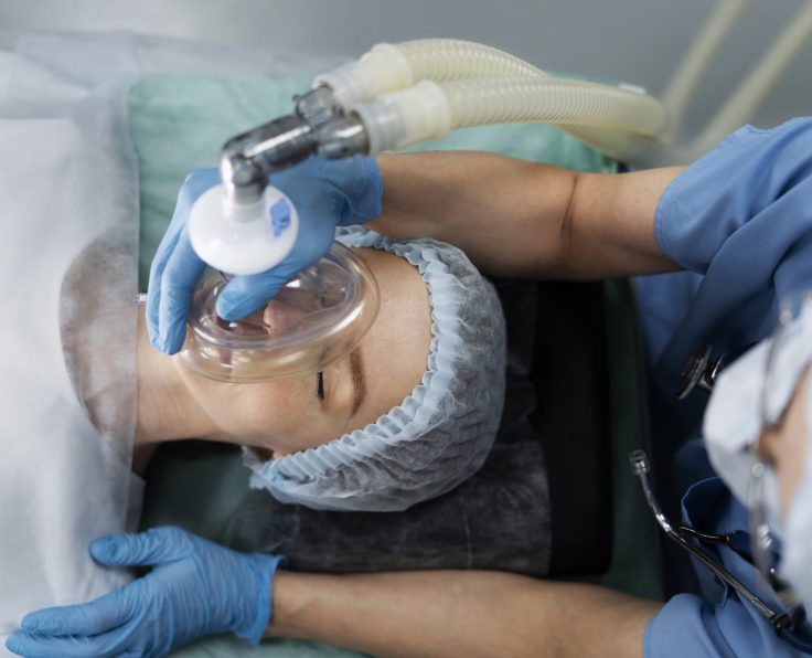 nurse-putting-oxygen-mask-patient
